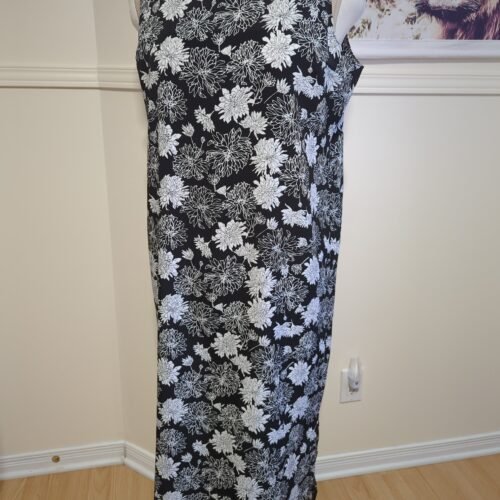 Robe longue fleurie noire et blanche 1x