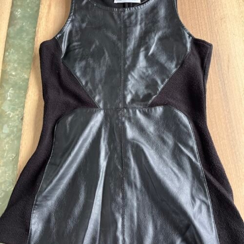 Belle camisole noire et cuirette P
Zara