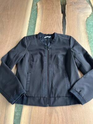Belle veste noire 4
Reitmans
