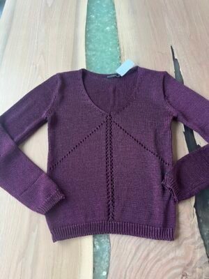 Beau chandail Buffalo P
Style maille prune