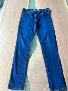 Jeans Levis 711 taille 28