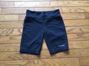 Short diadora semble 10-12 ans / bien porté mais encore très beau!
