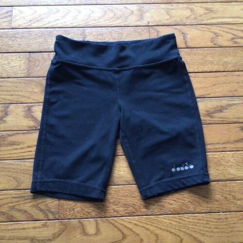 Short diadora semble 10-12 ans / bien porté mais encore très beau!