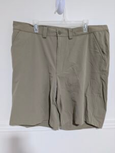 short beige Under Armour gr 40