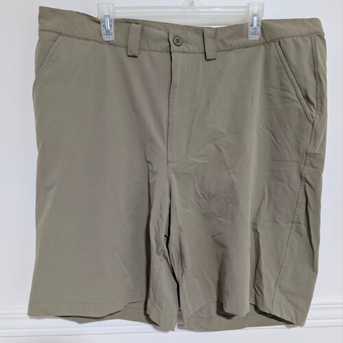 short beige Under Armour gr 40