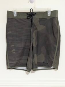 short Oakley vert forêt