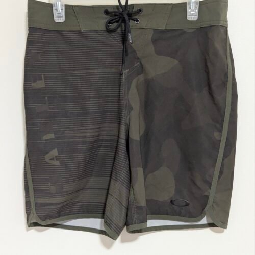 short Oakley vert forêt