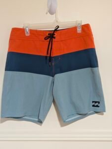 short Billabong 3 couleurs semble gr 32