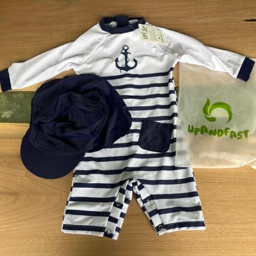 Super maillot de bain neuf 18-24M
Vient avec la casquette