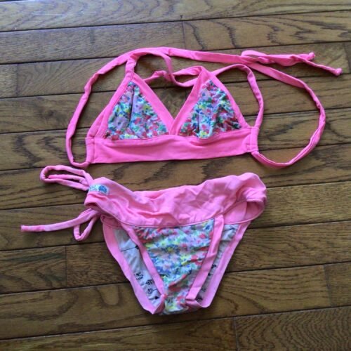 Bikini super beau! Semble 7 ans environ