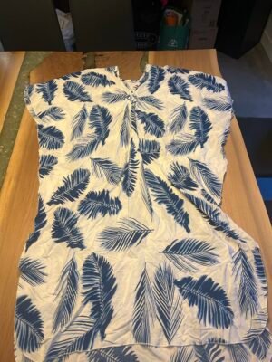 Superbe robe couvre maillot
Semble G