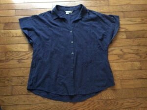 Chemise Royal Robbins neuves! XLARGE / Il semble qu’il y ait une petite décoloration sur l’épaule mais honnêtement, il faut etre à 1 cm pour le voir lol!