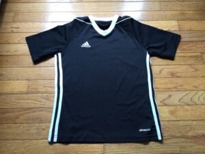 Adidas 11-12 ans / 2-3 petites taches, partiront au lavage!