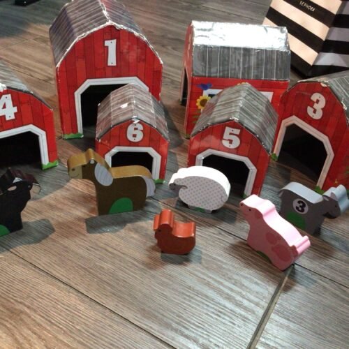 Petite Cabane en carton avec animaux / pas neuf mais encore super 👍