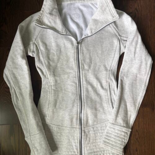 WoW Veste longue grise 
Lululemon grandeur 4 😍🤗