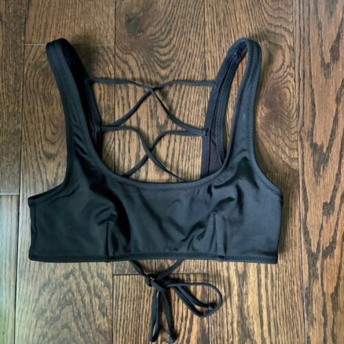 Petit top maillot noir lacé au dos h&m 
Grandeur 4