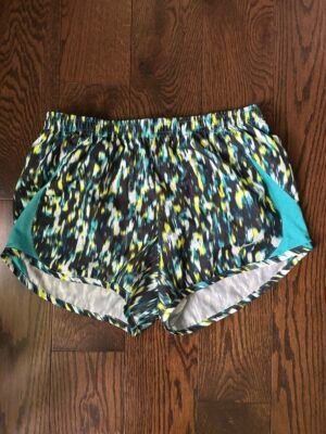 Belle short sport Nike Xs 
(Culotte intégrée)
