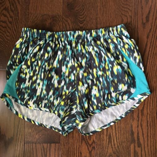 Belle short sport Nike Xs 
(Culotte intégrée)