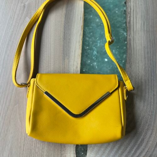 Petit sac à main jaune