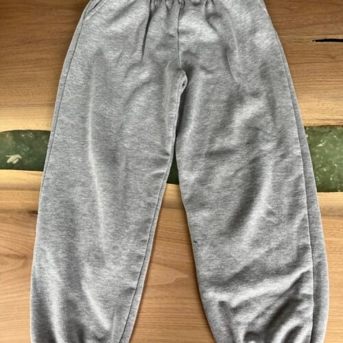 Pantalon gris coton ouaté G 11-12
Ardène
Petite tache intérieur jambe