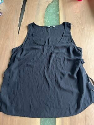 Camisole noire avec lacets côtés
TG Reitmans