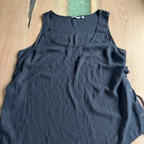Camisole noire avec lacets côtés
TG Reitmans