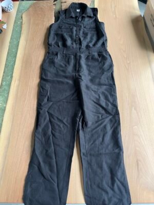 Une pièce pantalon noir M
Dynamite