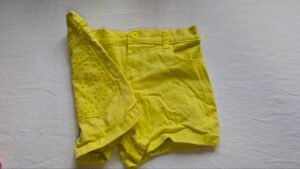 short jaune fluo