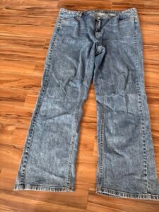 Jeans Reitmans Taille 36 (équivalent = 20 ou 2X)