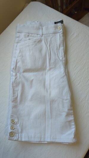 short blanche avec boutons Claire France
