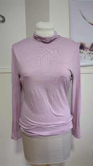 chandail rose mince Suzy shier, col roulé