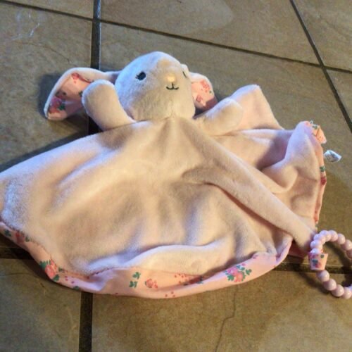 Beau lapin doudou