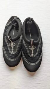 souliers d'eau noirs gr 13