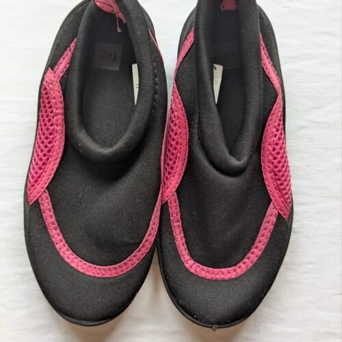 souliers d'eau rose et noir gr 11