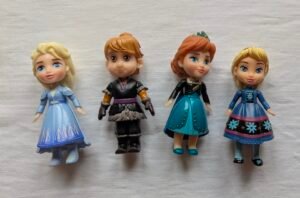4 figurines "La reine des neiges" 3 1/2 pouces