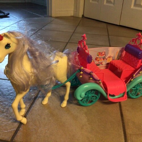 Cheval et son carrosse😍 la crinière aura besoin d’un petit coup de peigne 🤪