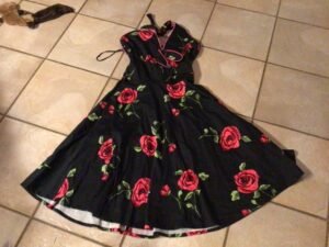Très belle robe! Idéal pour occasion ou cocktail! Semble Small
