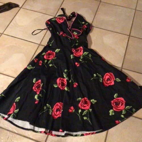 Très belle robe! Idéal pour occasion ou cocktail! Semble Small