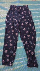 beau pantalon léger fleurie H&M gr5-6