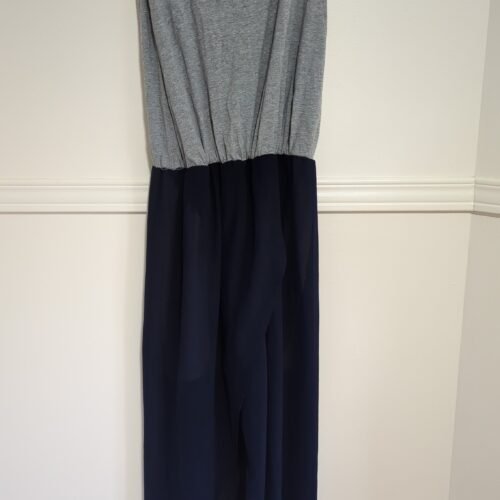robe fendue grise et bleu