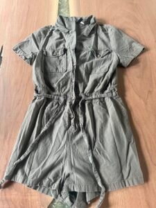 Beau une pièce short kaki 6
Devided