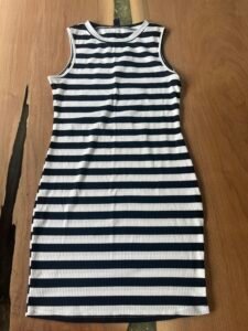 Robe noire et blanche M
Shein