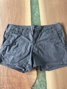 Short gris 6
Black Mountain