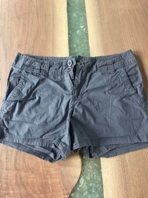 Short gris 6
Black Mountain