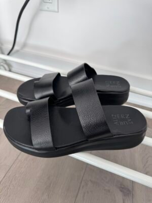 Sandale neuve 7.5