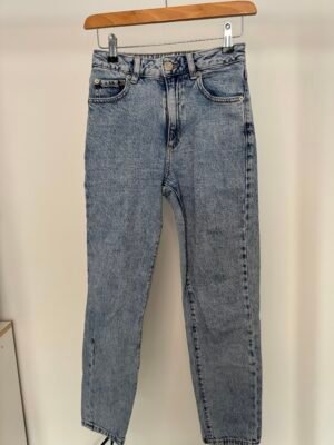 Mom jeans garage 0