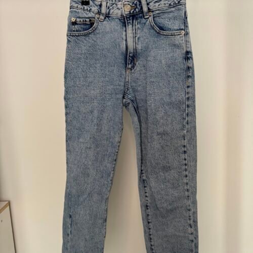 Mom jeans garage 0
