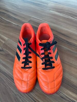 Souliers Adidas taille 5