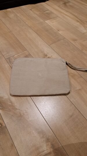 Étui beige Nespresso - pourrait être utilisé comme kit de maquillage - neuf