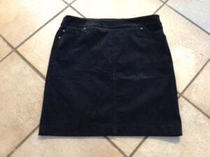 Jupe noire en corduroy gr 12 / impeccable!